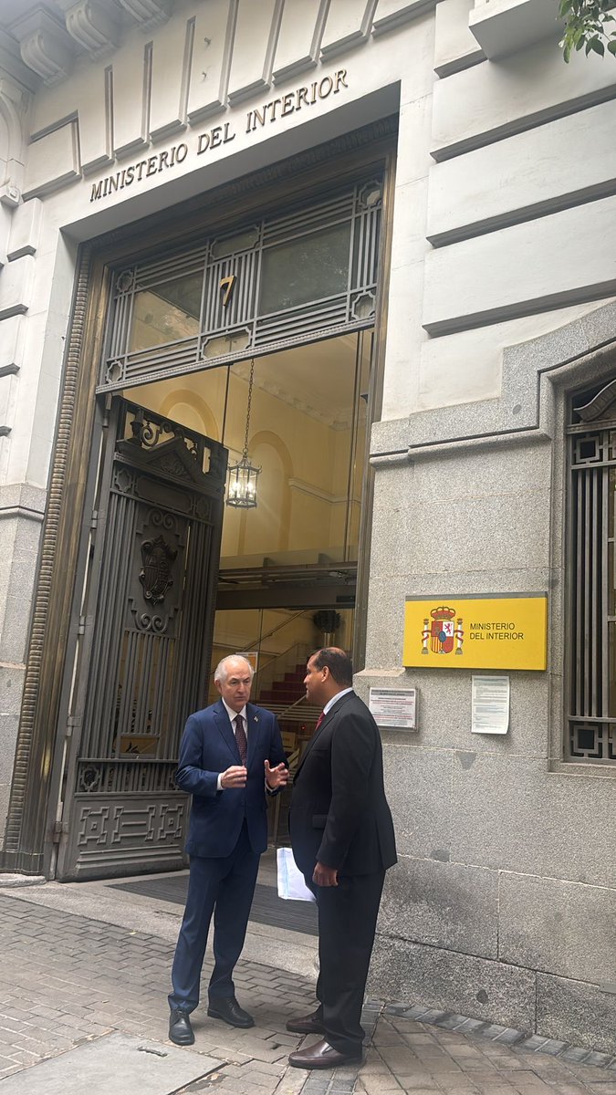 #AHORA El coordinador del Consejo Político Internacional de María Corina Machado y Edmundo González, <a href="/alcaldeledezma/">Antonio Ledezma</a>, y el abogado <a href="/tariascastillo/">Tomás A. Arias Castillo</a> presentan denuncia ante el Ministerio de Interior de España ante las amenazas de Diosdado Cabello contra dirigentes opositores