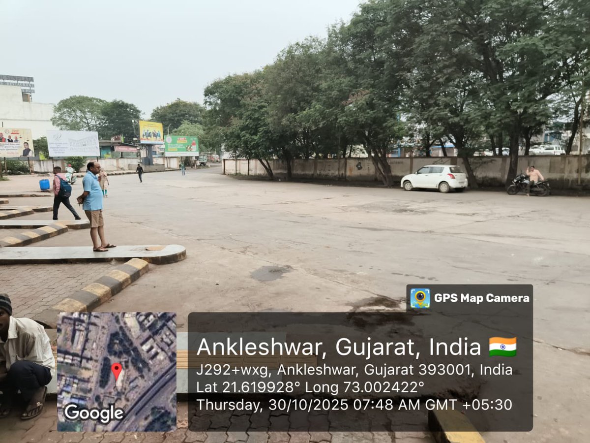 dmankleshwar's tweet photo. આજ રોજ "સ્વચ્છતા હી સેવા 2025" અંતર્ગત અંકલેશ્વર જીઆઇડીસી બસ સ્ટેશન ખાતે સફાઈ ઝુંબેશ હાથ ધરી પાર્કિંગ એરીયા,પ્લેટફોર્મ એરીયા, પાણીની પરબ તથા જાહેર શૌચાલય ની સાફ સફાઈ કરવામાં આવી.#SwachhataPakhwada2025 #SwachhataHiSeva https://t.co/e43gBs9T3t