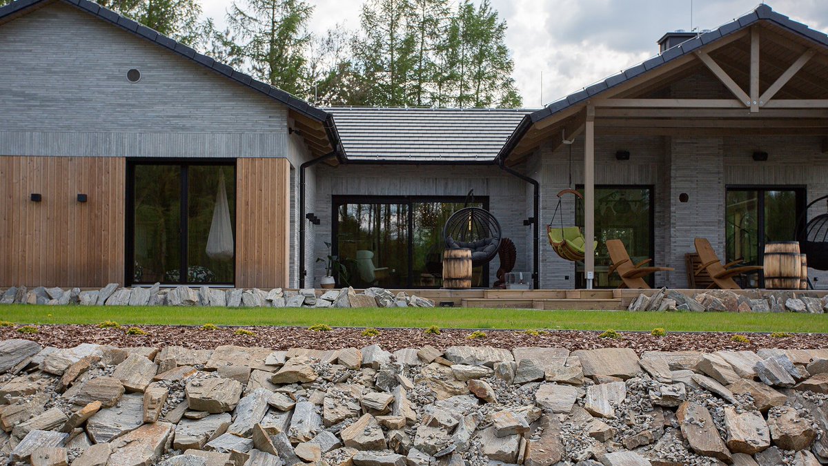 oknonetpl's tweet image. Czym jest idea living inside-out? 🧐 Jak żyć w rytmie natury? Przeczytaj najnowszy artykuł o domu, w którym zamontowano okna pionowe FAKRO INNOVIEW. O domu, który oddycha zielenią🌿

oknonet.pl/case-study-fak…

#INNOVIEW @fakropl