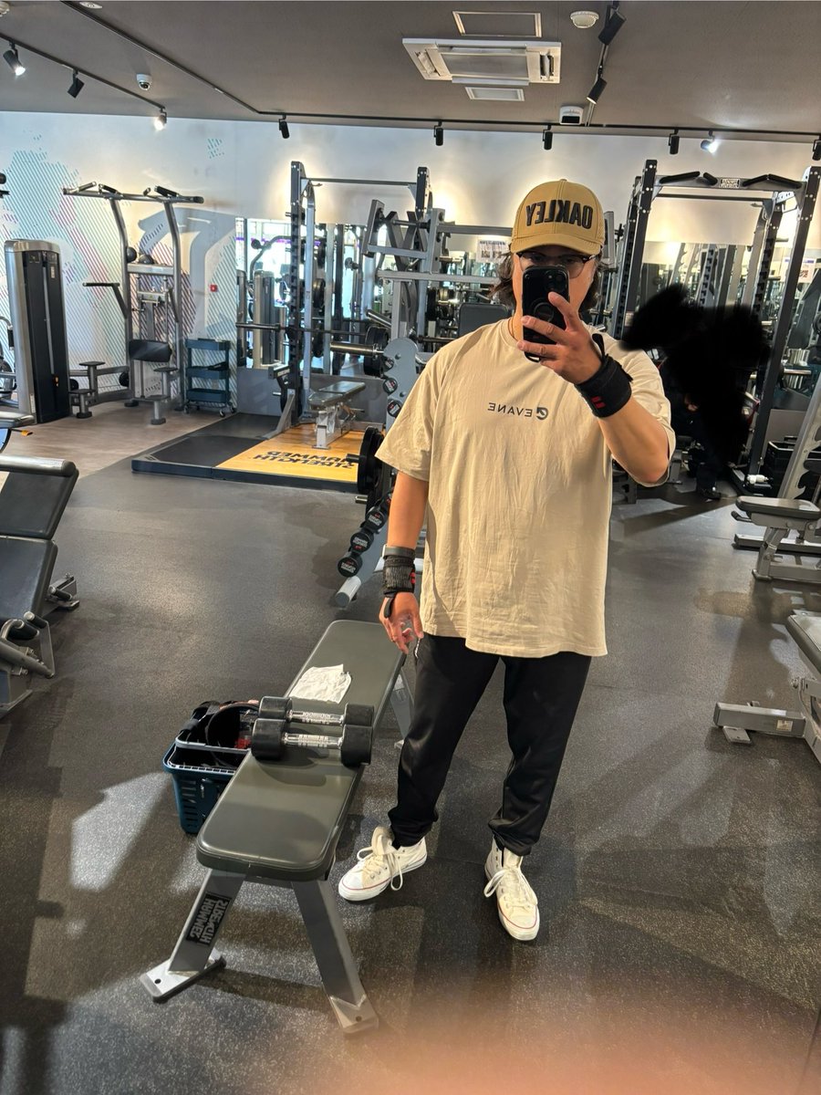 ToichiMasaru's tweet image. 今日は、まだ筋肉痛が軽く残っているので重量は軽めで
バーベルスクワットは久々に（笑）
やっぱり膝がよろしくないかも
左肩は相変わらず痛くて困る
#有限会社竹嵜工業
#健康促進 
#筋トレ 
#肉体改造 
#ゴリラ化計画 
#強い精神と鋼の肉体 
#精神と時の部屋