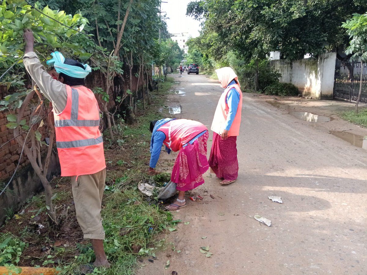 Sanitation activity 
<a href="/tksreedevi/">TK Sreedevi</a>
<a href="/cdmatelangana/">C&DMA</a>
<a href="/CollectorSRPT/">Collector Suryapet District</a>
<a href="/SwachhBharatGov/">Swachh Bharat Urban</a>
<a href="/SBMU_Telangana/">SBM (U) TELANGANA</a>
<a href="/tgmepma/">TMEPMA</a>
<a href="/uttampadmavathi/">Padmavathi Reddy</a>