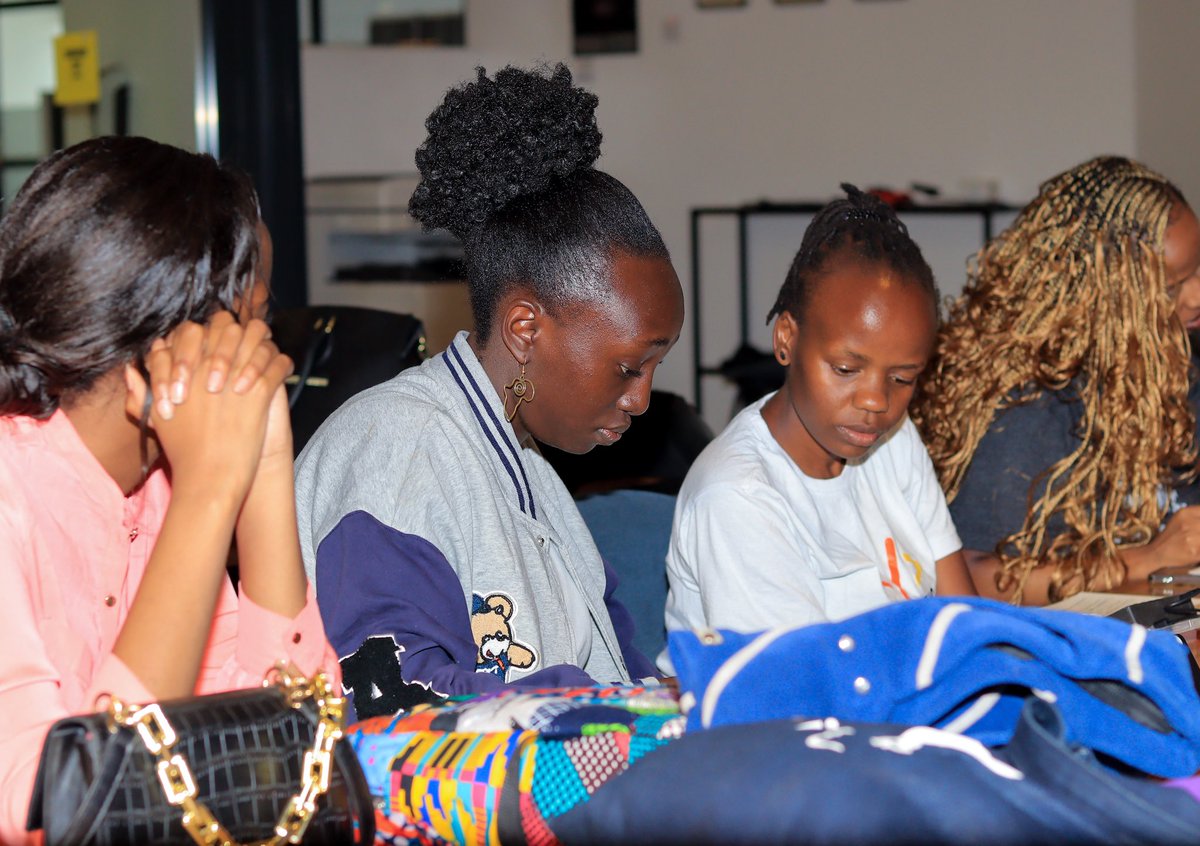 NNakhero's tweet image. Hihi my face when I realized I need to understand a billion cryptographic algorithms to fully understand public and private keys. RIPEMD who? SHA256 what? Elliptic curve you say?