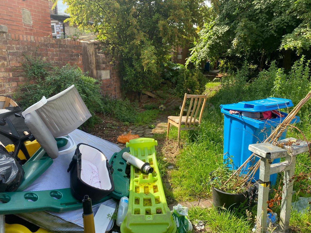 MCC_Levenshulme's tweet image. The Neighbourhoodhood team with the help of volunteers from booking.com helped transform an unloved space into a space where it can be enjoyed by the residents of Bikerdike Ave, Levenshulme. There&apos;s still more to be done to clean and green our wards.