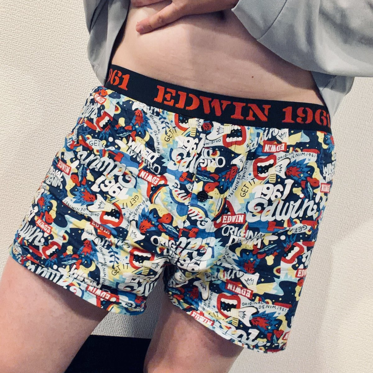 3104_110's tweet photo. ウエスト部分がこのタイプのトランクスを履く時は「ちょっとカッコよく見せたい、でもトランクスなんだよね」という、どうでもいいアピールを無駄にしたい日に履いてます。だからといって何があるわけでもなかった今日のパンツはこちらです。 https://t.co/V1HQgICf8E