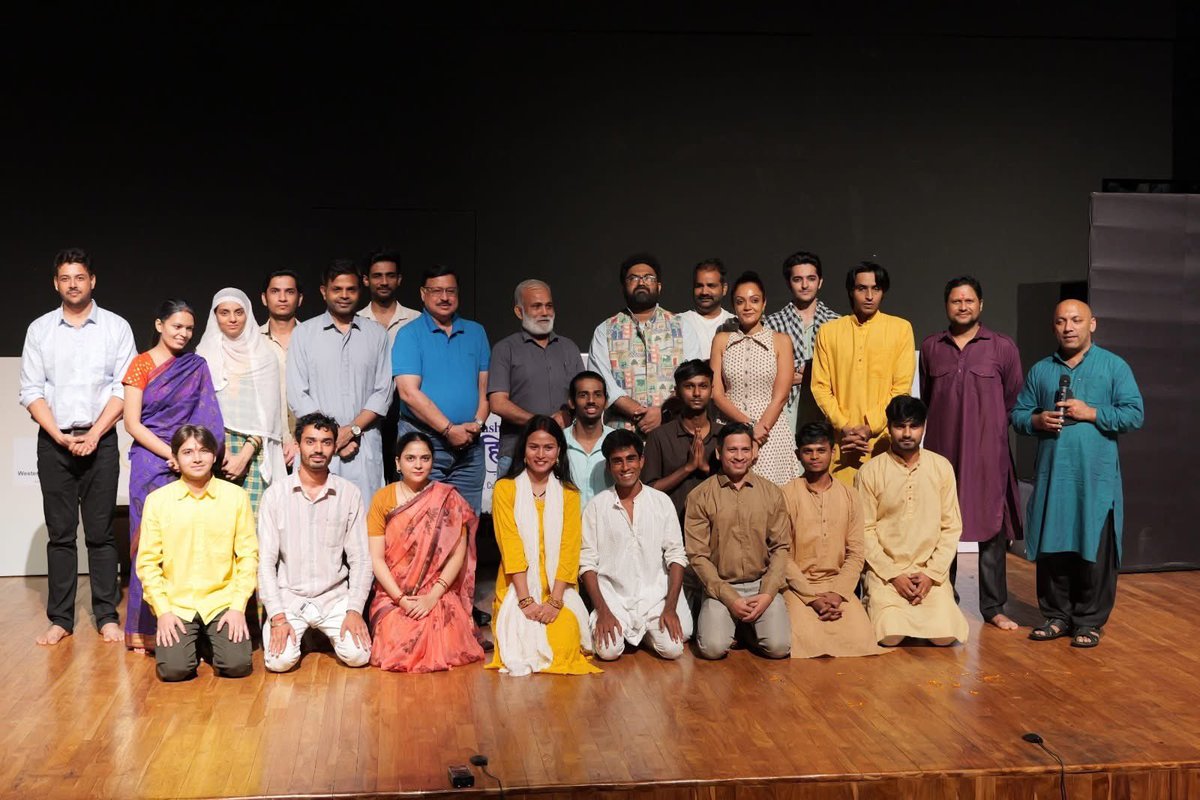 iactorpradeep's tweet photo. Photos from the play - Amritsar Aa Gaya by Bhisham Sahni, music by Dr Sangeeta Gaur Ma’am &amp; directed by Shri Arvind Gaur Sir 🌸🎬🎉

#actor #actorpradeepkumar #actorlifestyle #shooting #webseries #film #drama #theatre #play #cinema #Bollywood #hollywood #oscar 🎬🎭🌸 https://t.co/otd0X6REZY