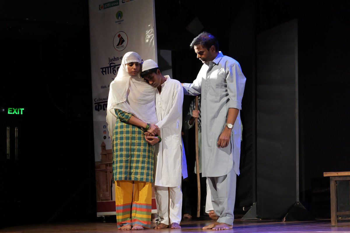 iactorpradeep's tweet photo. Photos from the play - Amritsar Aa Gaya by Bhisham Sahni, music by Dr Sangeeta Gaur Ma’am &amp; directed by Shri Arvind Gaur Sir 🌸🎬🎉

#actor #actorpradeepkumar #actorlifestyle #shooting #webseries #film #drama #theatre #play #cinema #Bollywood #hollywood #oscar 🎬🎭🌸 https://t.co/otd0X6REZY