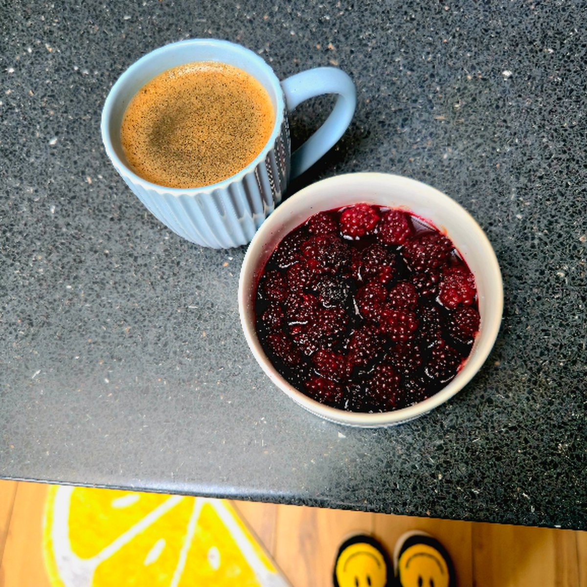 EdtwtShitposts's tweet image. Black coffee &amp;amp; blackberries. 🖤