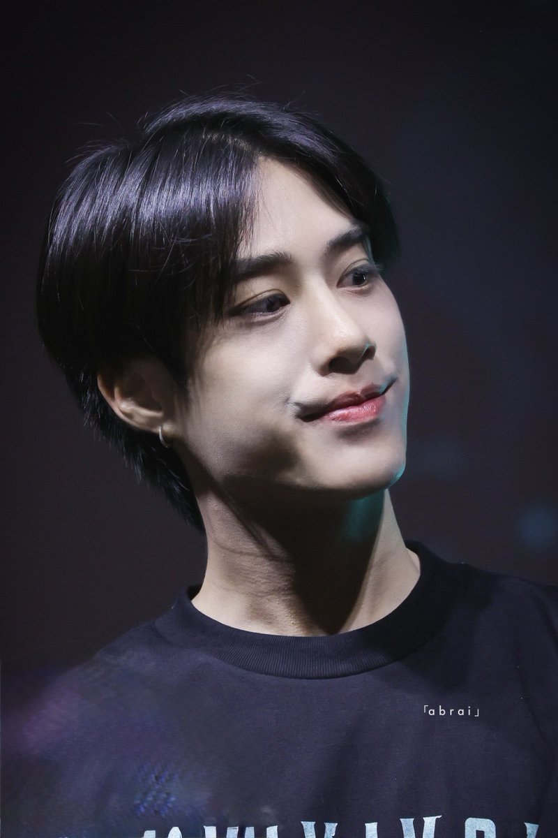 ของฝากจากงานซอมบี้ จำเป็นต้องหล่อขนาดนี้เลยเหรอ

TFO AT  ZOMVIVOR NIGHT
#ZomvivorAwakeningNight
#TLE_mtm 
<a href="/TLE_mtm/">TLE.MTM</a>