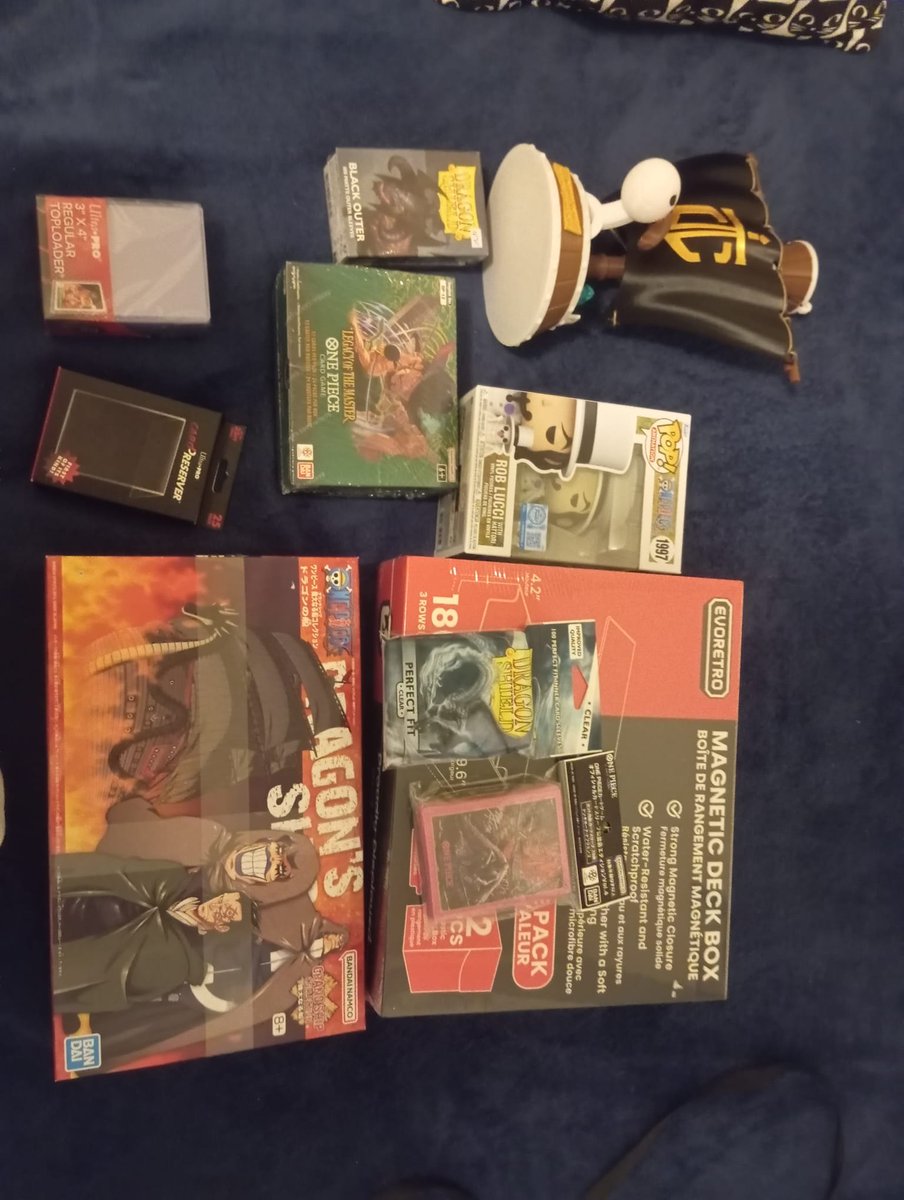 Last weekend I won the <a href="/TopCutTCG/">Top Cut TCG</a> first Season League. 
I played against some of the best players in Barcelona!
I want to thanks the staff <a href="/VersusTcg/">Versus TCG</a> <a href="/ulisesprieto/">uLISES 🦊</a> <a href="/nico_crzz91/">Nico Kaito.Kid OPTCG</a> for hosting this league.
And the sponsors: 
<a href="/NikochanArena/">Nikochan Arena</a>  
Geekkaos (on instagram) 
<a href="/3DNewGoods/">3D NewGoods</a>