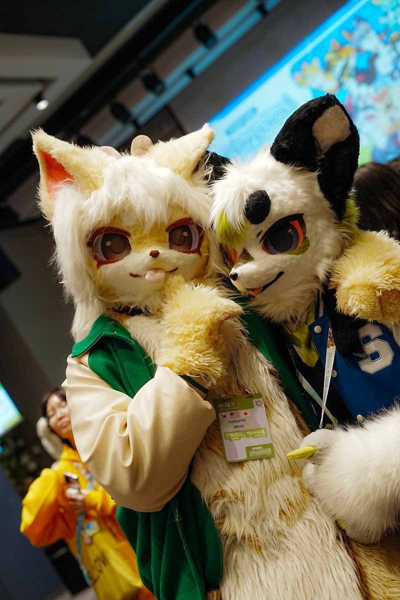 "혀 엄청 말랑말랑 만져보고 싶다🤤"
🤍<a href="/honeymilk413/">HONEYMILK蜜乳</a>
📷<a href="/ETHEN7364/">ETHEN(에덴) 🔜 LevyBucks 🔜 FURST CLASS</a> 
#fursuit #furry #FursuitEveryday
#퍼레이드2025 #FURRAID2025