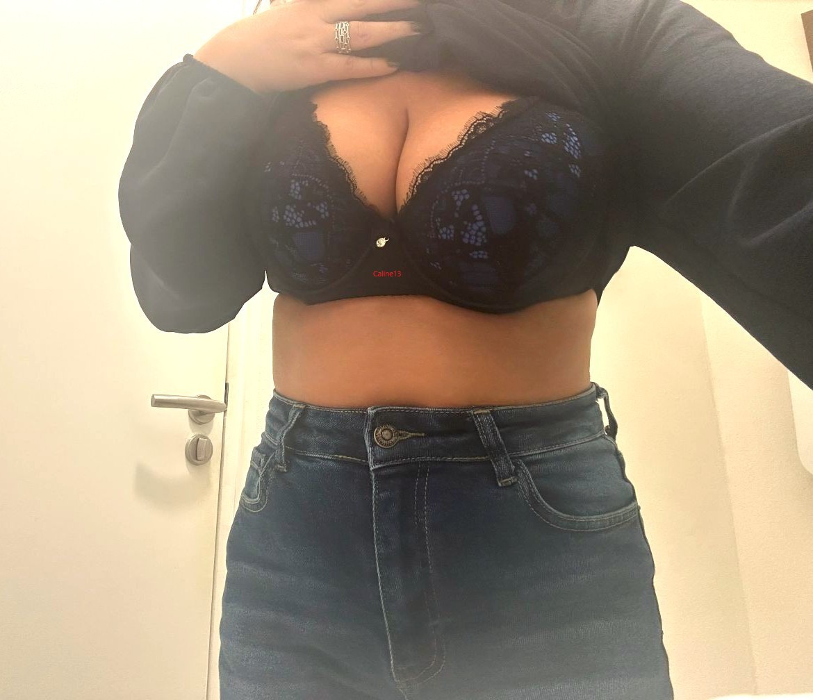 Ma pause matinale terminée, je dois y retourner... 😉
J'en profite pour vous dévoiler mon soutif' du jour 😘
Mes nudes + mes vidéos sur : mym.fans/Caline13 🥵
Rejoins, pour que je te montre ma grosse poitrine 😇

#jeudipussy  💄
#jeudiphoto       💋
#JeudiConfession 👠