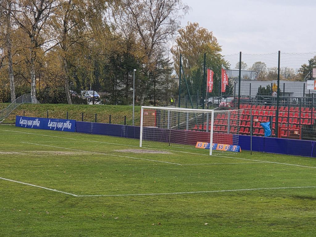 Delegat na mecz #GRYLPO w <a href="/PZPNPuchar/">STS Puchar Polski</a> mówi: "no co, no, polska jesień, gramy!"