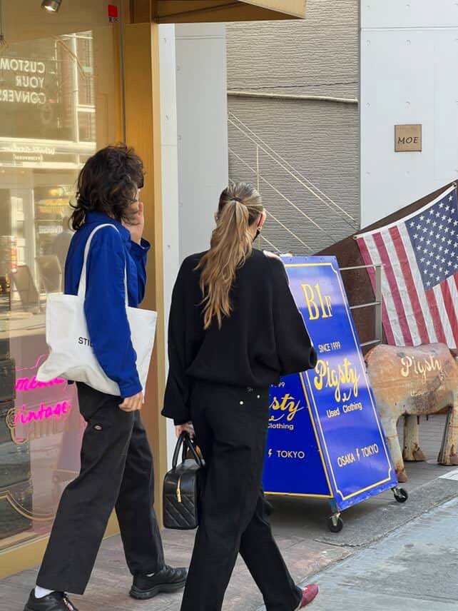 a miley é MUITO famosa no japão se ela quiser fazer o maior gag da carreira vai ser essa semana