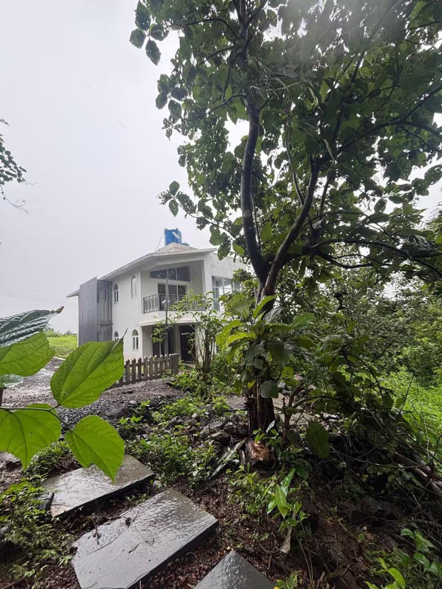 breakationtrips's tweet photo. ✨ Where luxury meets nature! 🌿

🏡 BT HighNest, Karjat
💰 ₹10,800/night | Up to 12 guests

💦 Pool + Baby Pool | 🌅 360° Views | 🎶 Clubhouse Fun

🌊 Private Waterfall | 🕊️ Nature &amp; Serenity

#BTHighNest #KarjatVillas #BreakationTrips #WeekendGetaway #LuxuryStay #HiddenGem https://t.co/EszLu5ghqY
