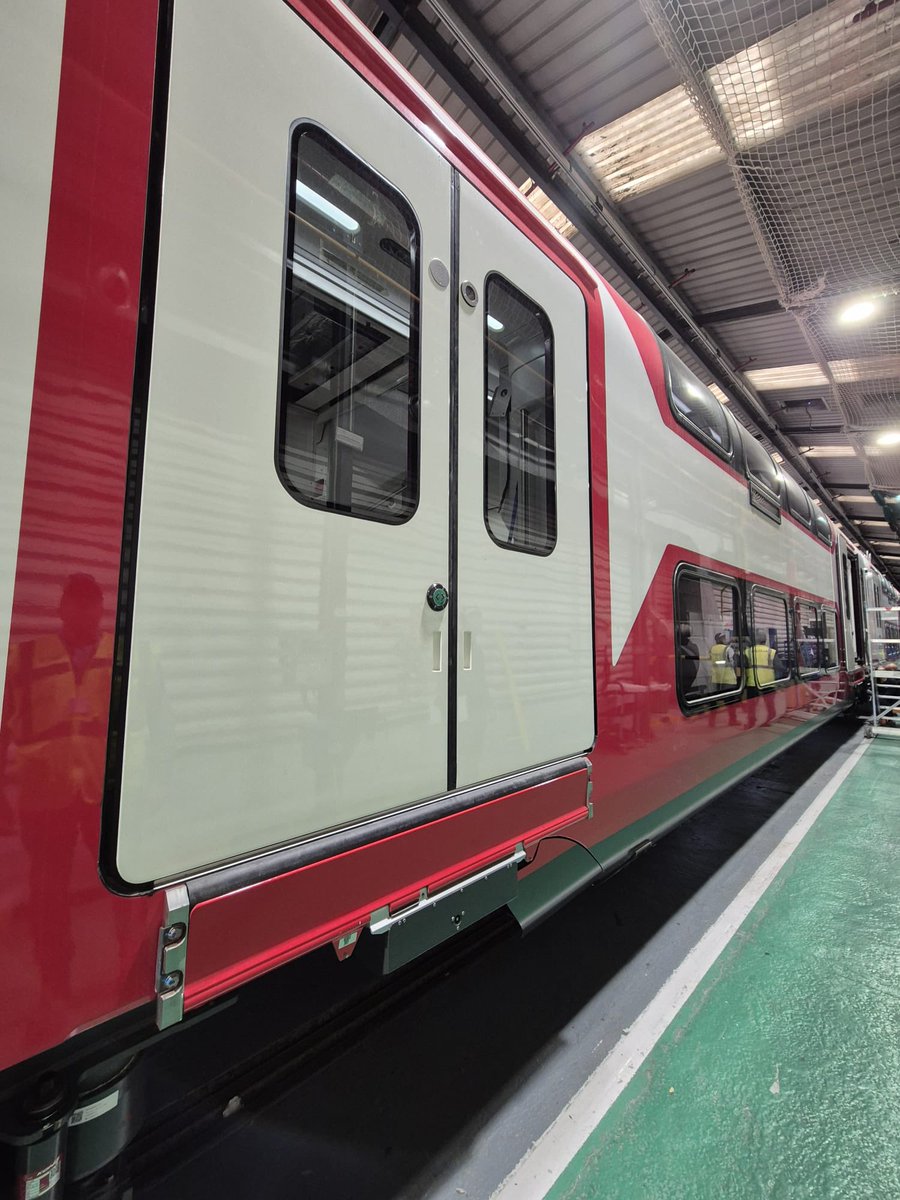 Los nuevos Alstom para Cercanías están a punto de salir del horno. Necesitamos este material y el que está fabricando Stadler y CAF para renovar una flota muy envejecida. Pronto empezaremos a disfrutar de unos trenes soberbios.