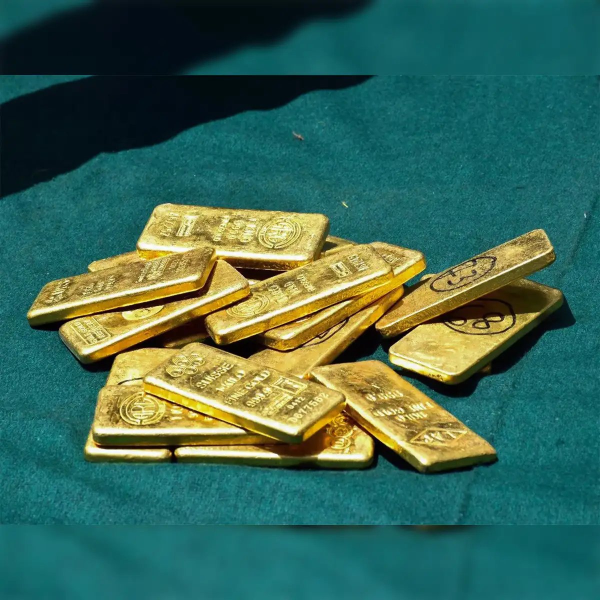 BringNewsIntnl's tweet photo. India’s gold investment demand surged: Investors bought over $10 billion in gold bars/coins in the September quarter, a record share of total consumption.
Source: Reuters
#GoldIndia #InvestmentTrends #PreciousMetals #BringNewsIntnl https://t.co/6XYgvn5XG6