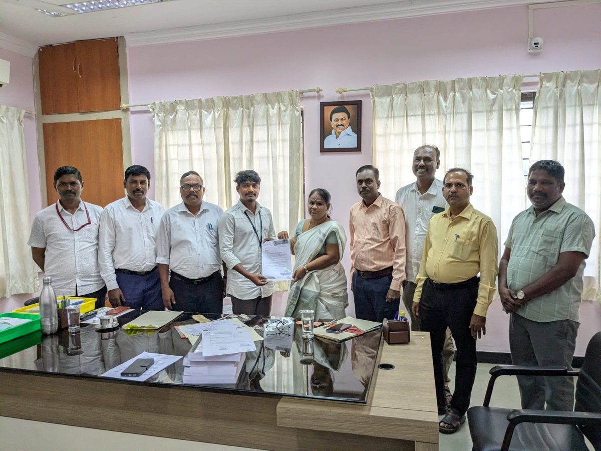PeriyarVarsity's tweet image. 🇮🇳 Pride of Periyar University! 🌟
Mr. R. Rabert, II M.Sc. Zoology &amp;amp; NSS Volunteer, will represent Tamil Nadu at the “Know Your Leader” programme in New Delhi on 31st October 2025. 🎉
#PeriyarUniversity #NSS #ViksitBharat #YouthLeadership #StudentAchievement