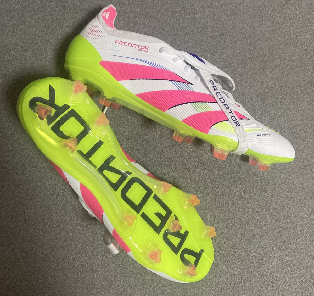 この2足 フォロワーさんにお安くお譲りしたいんですが気なる方いますか？

サイズは26.5です！