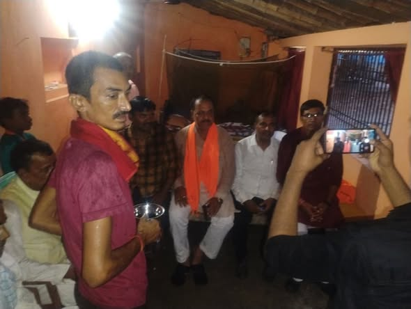 vinaybjpbihar's tweet photo. जनसंपर्क के दौरान कल्याणपुर एवं शिकारपुर पंचायत में जनता जनार्दन का आशीर्वाद लिया.. माननीय प्रधानमंत्री श्री नरेन्द्र मोदी जी के नेतृत्व में देश सशक्त हो रहा है, मुख्यमंत्री आदरणीय श्री नितीश कुमार जी के नेतृत्व में बिहार प्रगति के रास्ते पर अग्रसर है।
#NDAforDevelopment https://t.co/fmuC3nMZGd
