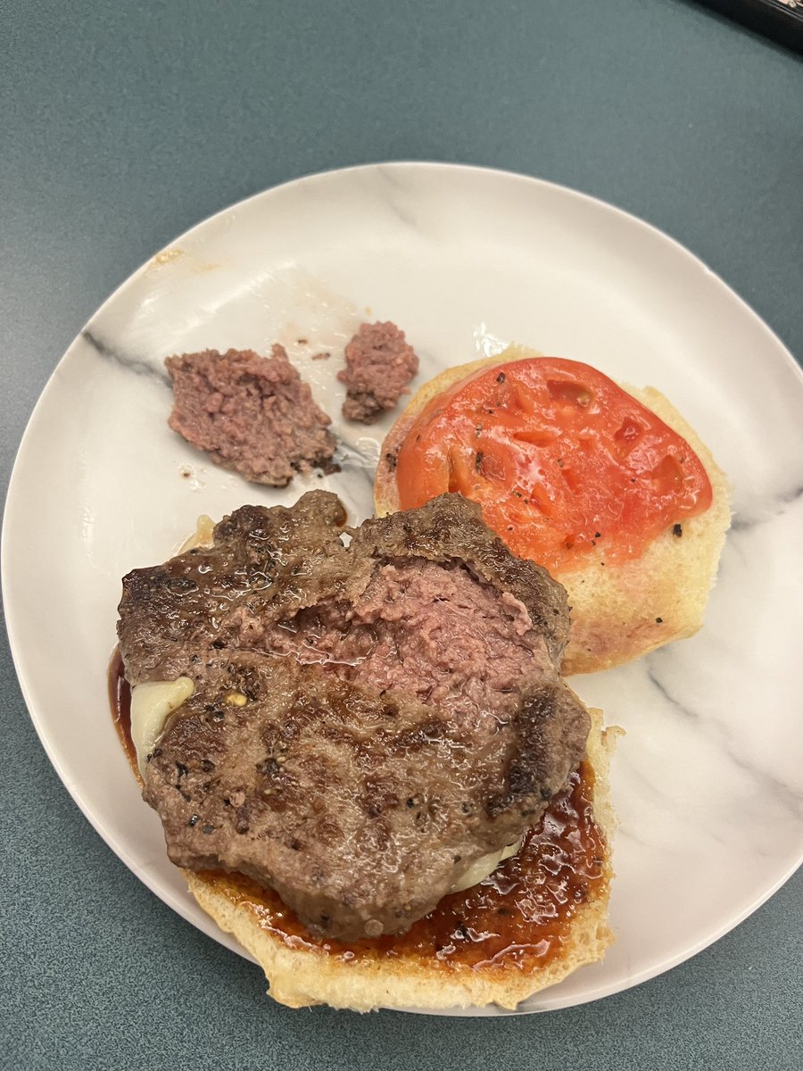 umElliee's tweet image. my dining hall is trying to KILL ME!!!!!!