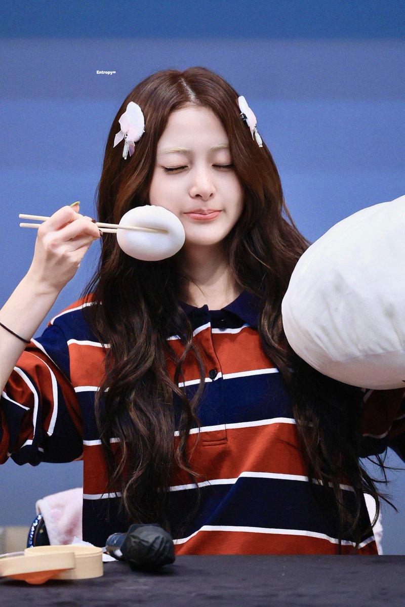 251029 🥟🥟🥟

#르세라핌 #LE_SSERAFIM 
#허윤진 #HUHYUNJIN #ユンジン