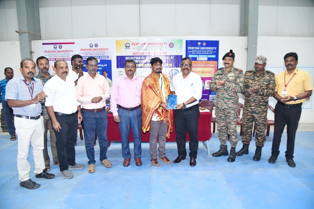 PeriyarVarsity's tweet image. 🇮🇳 Pre–Republic Day Parade 2025 Selection 🎖️
NSS Unit, Periyar University, conducted the university-level selection with 120 volunteers from 60 colleges to choose representatives for the national parade. 🌟
#PeriyarUniversity #NSS #RepublicDayParade #YouthLeadership