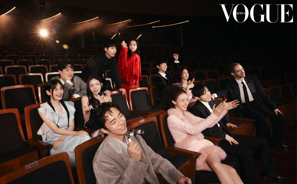 #방민아

뮤지컬 ‘어쩌면 해피엔딩’ 10주년 공연이 오늘 개막합니다.

보그 11월호와 함께한 진솔한 이야기와 작품에 임하는 소회 등
자세한 인터뷰는 웹사이트와 오프라인 서점에서 확인할 수 있답니다.

두산아트센터 연강홀에서 ‘클레어’의 매력에 빠질 준비 되셨나요?

[사진제공=vogue]