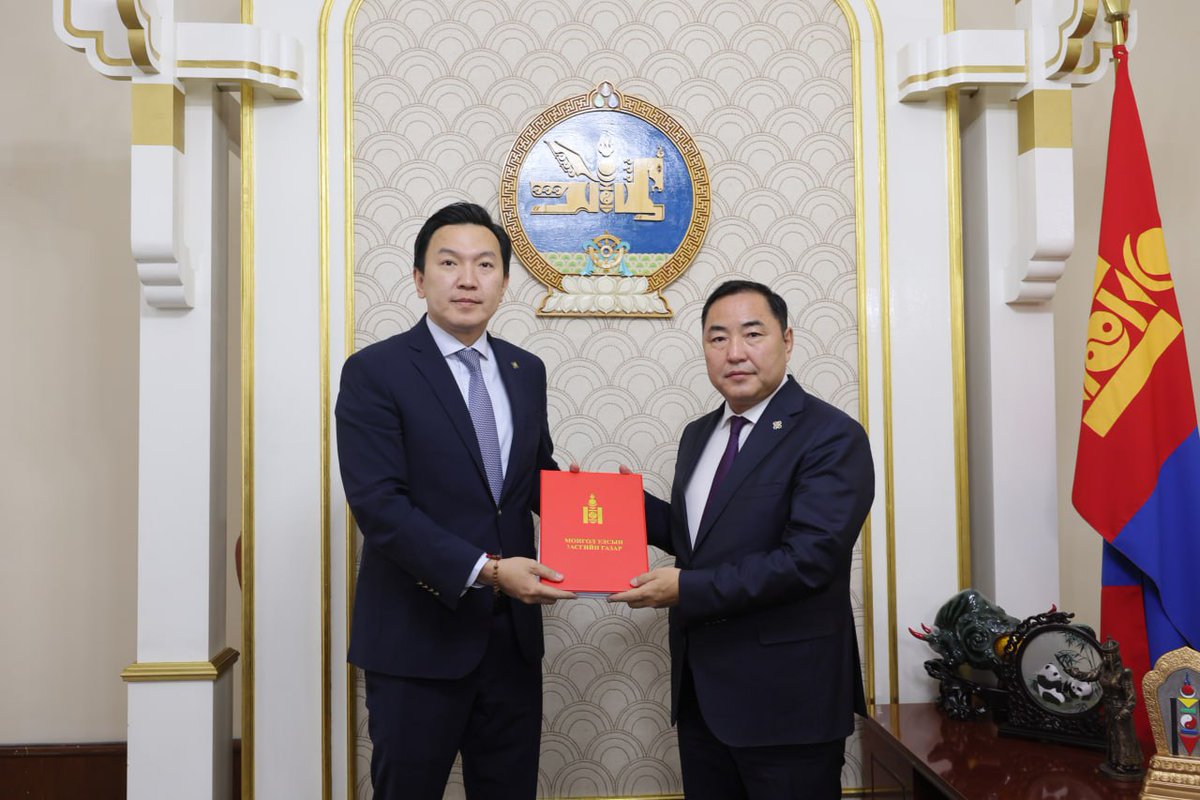 ХЭМЖИЖ ЧАДАХГҮЙ БОЛ ХЯНАЖ, ДҮГНЭЖ ЧАДАХГҮЙ

Монгол Улсыг 2026-2030 онд хөгжүүлэх таван жилийн үндсэн чиглэлийг УИХ-д өргөн мэдүүллээ.

Таван жилийн үндсэн чиглэлийг Шинжлэх ухаанд суурилан боловсруулж, төр, хувийн хэвшил, эрдэмтэн судлаач, олон нийт гээд нийт 14 удаагийн