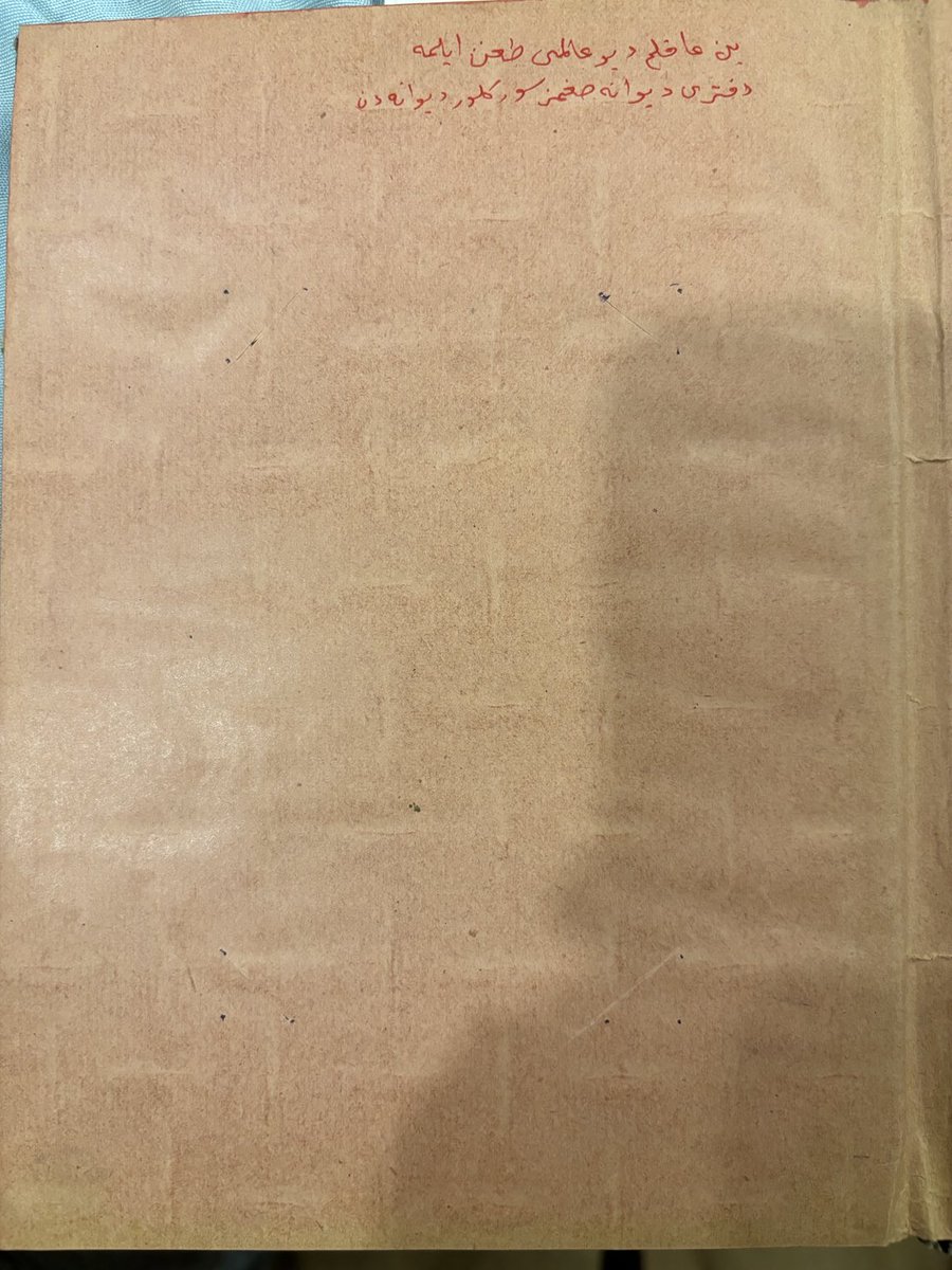 Kimse ötekileştirilmesin...

“Ben âkılem deyü âlemi ta'n eyleme
Defter-i dîvâna sığmaz söz gelür dîvâneden.

Halk buna, ummadığın kafuldan (çalılıktan) tavşan çıkar der.