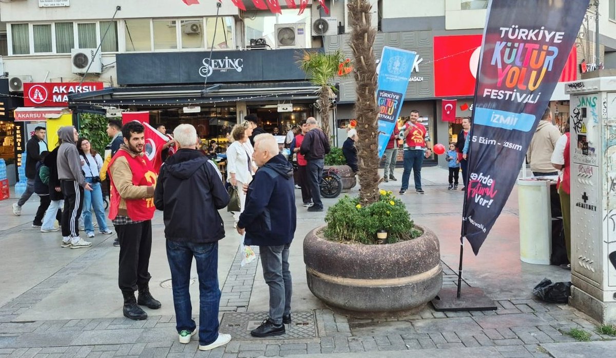 📍Alsancak

📣 Cumhuriyet devrimlerle yaşayacak çağrımızı emekçilerle buluşturduk. 

🔴Emek, laiklik, bağımsızlık, cumhuriyet diyenler sosyalizm saflarına! 

📱0541 515 1920 

#29Ekim
<a href="/komunisthareket/">TKH</a>