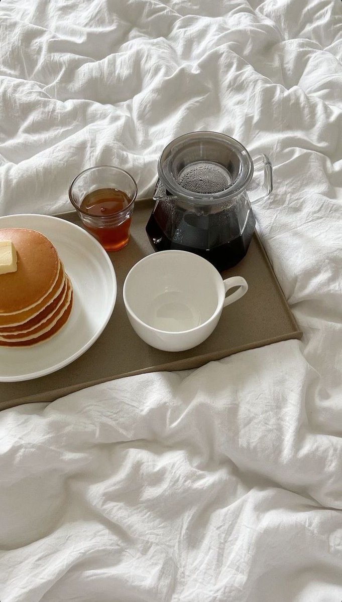 ماسكه معي بتأثير عكسي،احس اني ابي ارجع نشيطه جداً ورياضيه زي اول بس مافي وقت😭💔واطمح اني ازيد عضل اكثر لكن استراحة المرض الطويله خلتني اتخاذل وهذا الاسبوع طايحه في الحلا والاكل اللي ماحب اكله بالعاده فاست فود😭🫠
#رابطة_المتكممين #مملكة_المتكممين