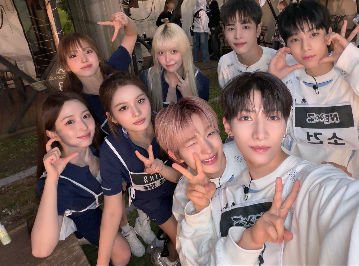NEXZ_official's tweet image. [#출장십오야]

JYP 선후배님들과 함께한
행복했던 순간 💙

#JYP #JYPnation #JYPark 
#2PM #DAY6 #TWICE
#StrayKids #ITZY #NiziU
#XdinaryHeroes #NMIXX
#NEXZ #KickFlip
#Beat_Boxer #NEXZ_Beat_Boxer