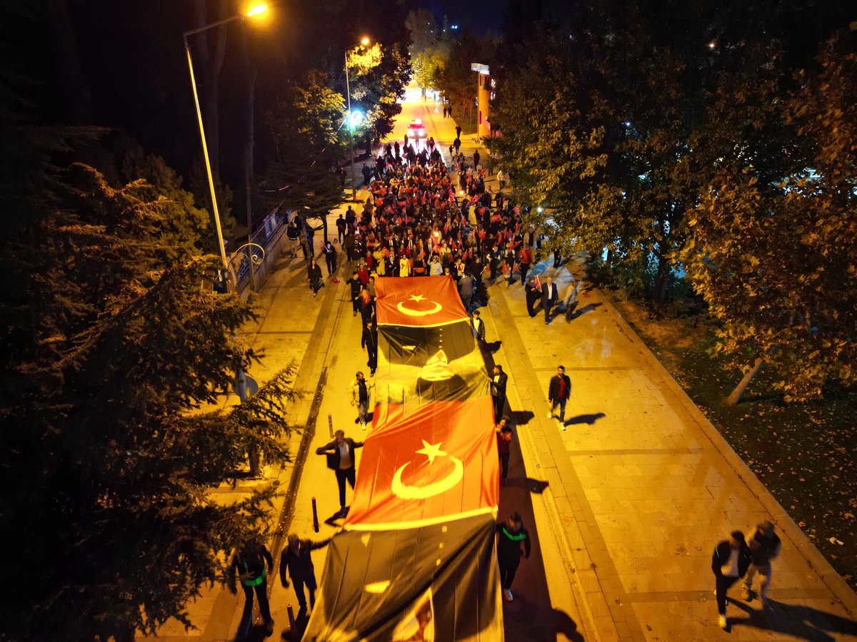 SemihDereCHP's tweet photo. 29 Ekim Cumhuriyet Bayramımızı, Çivril’imizde hep birlikte düzenlediğimiz fener alayı ve Yakup Kubilay’ın muhteşem konseriyle, büyük bir coşku ve gurur içinde  kutladık. 

Bu anlamlı gecede bizlerle aynı heyecanı paylaşan tüm hemşehrilerimize yürekten teşekkür ediyorum. https://t.co/54Wya6YgOW