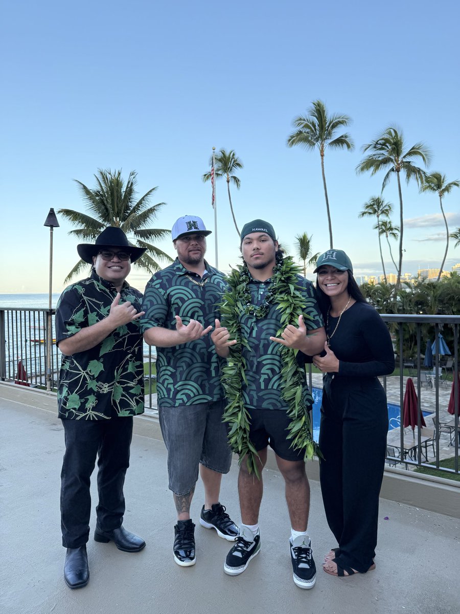 kawikakane's tweet photo. Online reg now open for the c/o 2026 Hawaii State NLI Signing Day for Wednesday, Nov. 12 @SheratonWaikiki link to reg here: https://t.co/sxhg6rZtbq https://t.co/U7wH79TJq7