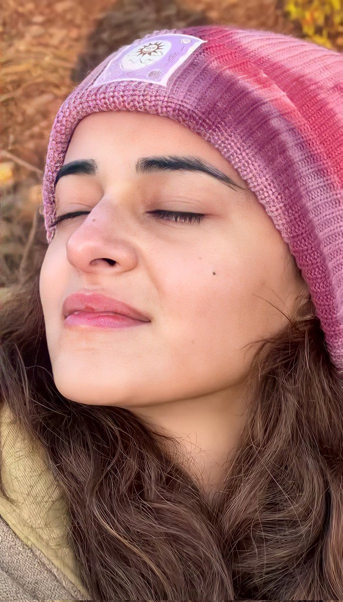 Loveactress18's tweet photo. Happy birthday Ananya Pandey ❤️🫶🏻❤️
#ananyapanday https://t.co/n4YTzIcEgw