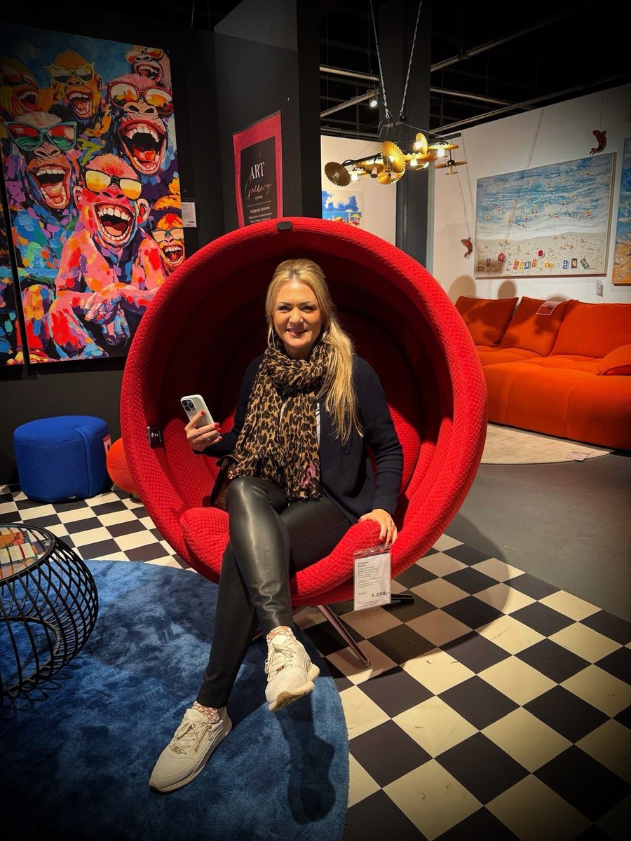 • Lᴀᴜʀᴀ Jᴜʟɪᴀ • tweet media