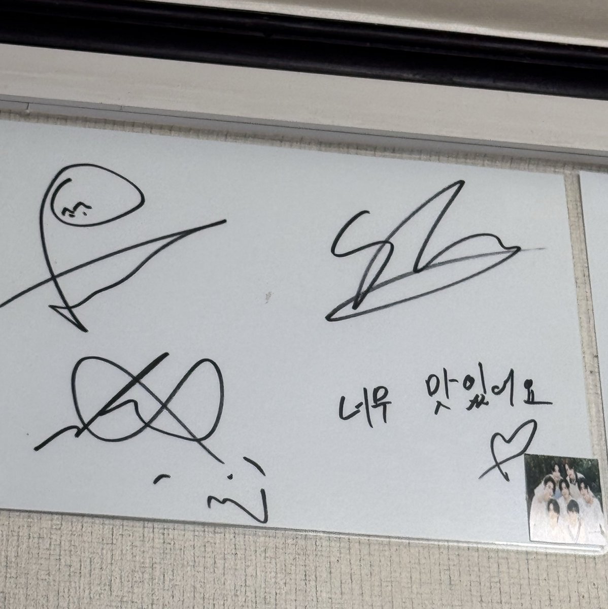 SummerQueen02's tweet image. สไปร์ทหวานกว่าปกติเพราะเจคเลี้ยง~~🤭 เห็นการ์ดปุ้บซาจังนิมเสิรฟ์สไปรท์ทันทีบอก For Engene ก่อนออกให้ขนมมาด้วย ซัมกเยทังอร่อยเลยกินง่ายซดตอนหนาวๆคือฟออินอฟิน

📍용산삼계탕 
84-1 Hangangno 2(i)-ga Yongsan-gu