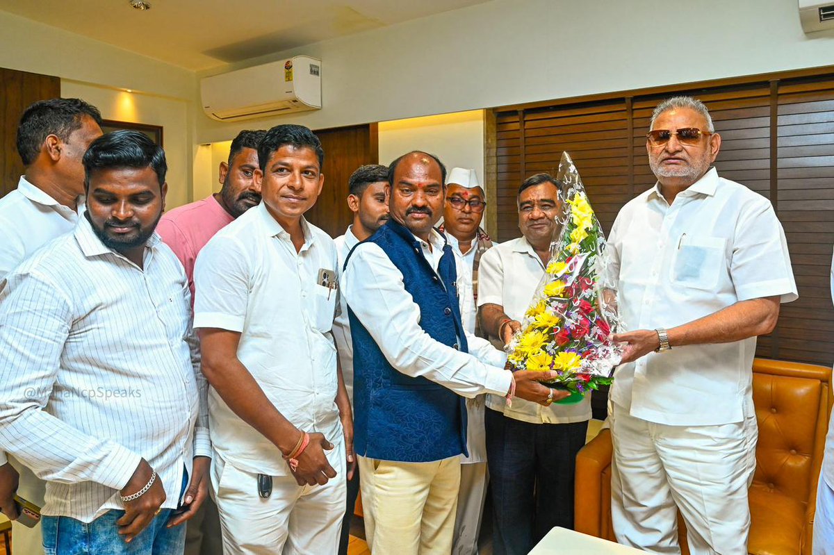 Manikrao Shivajirao Kokate (@kokate_manikrao) on Twitter photo संवाद जनतेचा, अडीअडचणी सोडवण्याचा !
📍मुंबई | राष्ट्रवादी काँग्रेस पार्टी आयोजित ‘जनता संवाद’ या कार्यक्रमाच्या निमित्ताने मुंबईतील पक्ष कार्यालयात राज्यभरातून आलेल्या नागरिकांशी प्रत्यक्ष संवाद साधला.
यावेळी विविध प्रश्न, अडचणी आणि अपेक्षा संवेदनशीलतेने ऐकून घेतल्या व संवाद जनतेचा, अडीअडचणी सोडवण्याचा !
📍मुंबई | राष्ट्रवादी काँग्रेस पार्टी आयोजित ‘जनता संवाद’ या कार्यक्रमाच्या निमित्ताने मुंबईतील पक्ष कार्यालयात राज्यभरातून आलेल्या नागरिकांशी प्रत्यक्ष संवाद साधला.
यावेळी विविध प्रश्न, अडचणी आणि अपेक्षा संवेदनशीलतेने ऐकून घेतल्या व