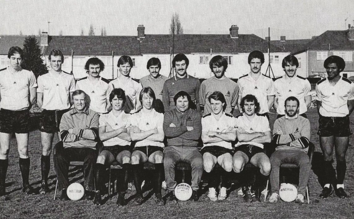 footballmemorys's tweet image. Barnet squad photo 1981

#BFC #Barnet #Bees
