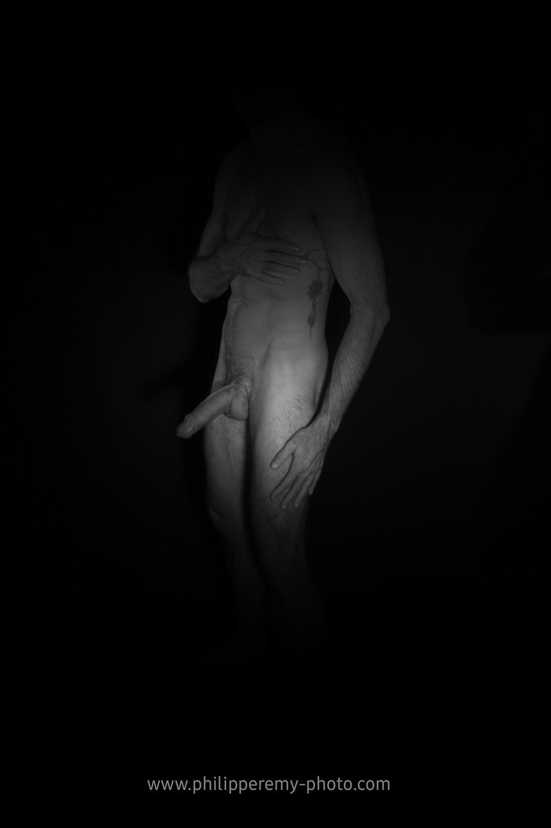 Anonymeros, curve,  #nudemale in #blacknwhite