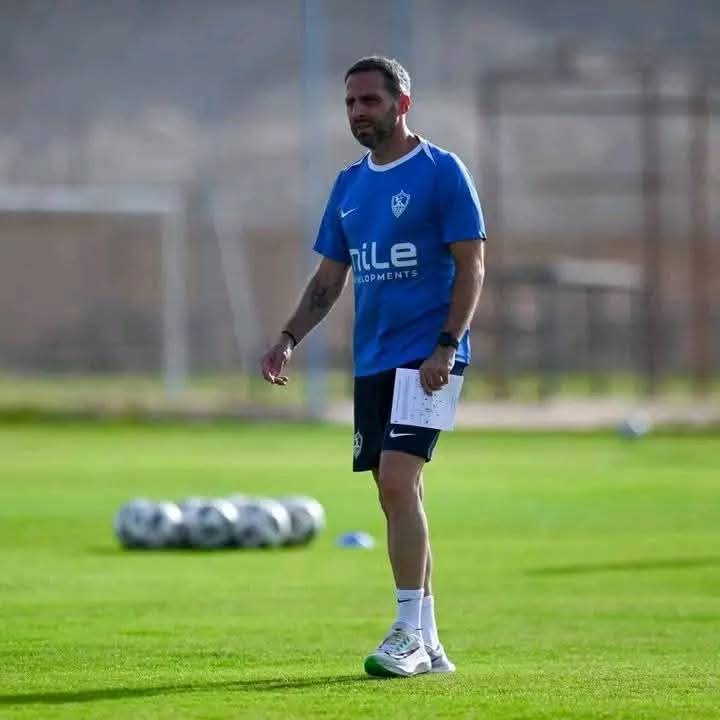 شايف يسطا عملت فينا ايه 
كان زمان الزمالك واخد الدورى من الدور الأول بس 
انت مين زقك علينا يسطا