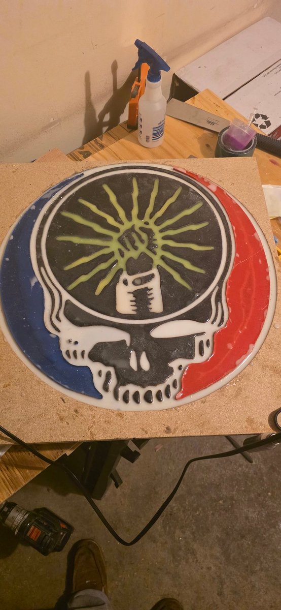 GaslightVisions's tweet image. Things are going very well with the test pieces. ThE new #FoxAlien Vasto XL CNC machine continues exceeding expectations. I'm picking up some gorgeous live egde walnut slabs and burl, finishing a work, and starting a fiber optic/epoxy poured neon inlay frame for an infinity