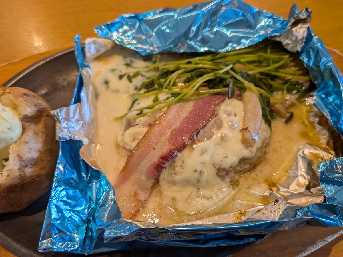 kairi4415's tweet image. 第2弾は、コラボメニュー食べられました╰⁠(⁠*⁠´⁠︶⁠`⁠*⁠)⁠╯
#Cocos
#ちいかわ