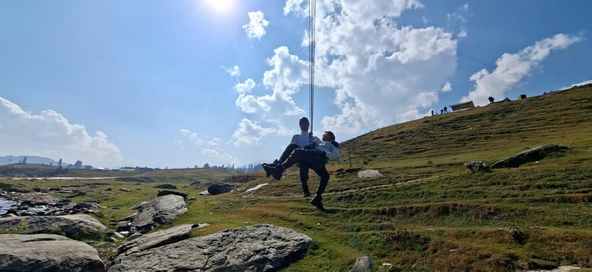 JaiHindForever1's tweet photo. “हाई एल्टीट्यूड वारफेयर स्कूल, गुलमर्ग” 🏔️
#HAWS ने 28 अक्टूबर 2025 को कर्नल सईद मोहम्मद अब्दुल्ला अलअर्दी अलनुआइमी के नेतृत्व में तीन अधिकारियों वाली #UAE मेडिकल टीम की मेजबानी की।
इस दौरे का उद्देश्य पर्वतीय क्षेत्रों में कैजुअल्टी इवैक्यूएशन तकनीकों पर ज्ञान साझा करना था। https://t.co/vh1lOBqz6B