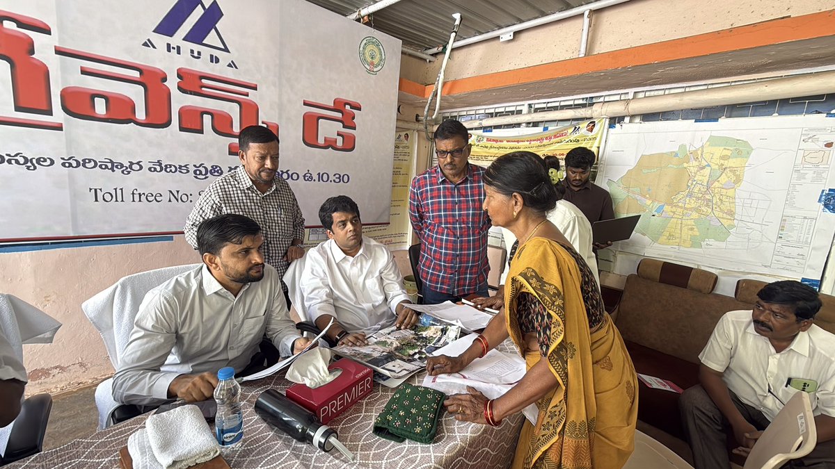 TcVarun1's tweet photo. ప్రారంభమైన అహుడా గ్రీవెన్స్ డే..

ప్రజాసమస్యల పరిష్కారమే లక్ష్యంగా అహుడా గ్రీవెన్స్ డే ని ప్రారంభించిన అహుడా చైర్మన్ శ్రీ టి.సి. వరుణ్ గారు 

ఇకపై ప్రతి గురువారం అహుడా కార్యాలయంలో ప్రజల అర్జీలు స్వీకరించి, తక్షణ పరిష్కారం అందించే విధంగా చర్యలు తీసుకుంటారు.

#AHUDA #TCVarun https://t.co/D57hoJKXm0