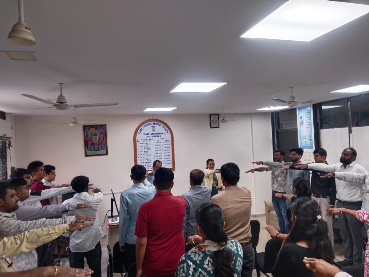 " રાષ્ટ્રીય એકતા દિવસ" નિમિત્તે જિ.પં. દે. દ્વારકાના આરોગ્ય વિભાગના અધિકારીશ્રી/કર્મચારીશ્રીઓ દ્વારા એકતાની શપથ — "લોહપુરુષ સરદાર પટેલને વંદન"  #RashtriyaEktaDiwas2025 #150YearsOfSardarPatel