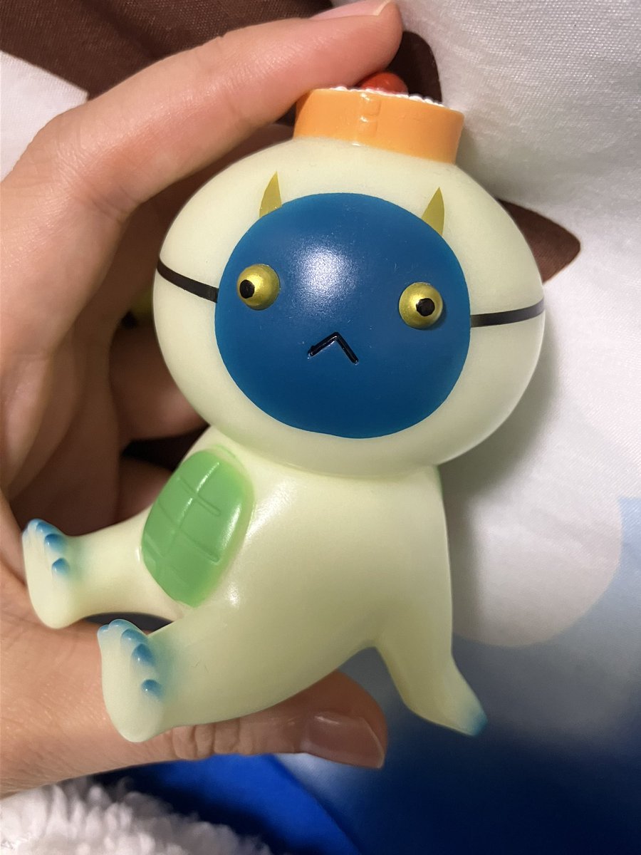 funny_labo's tweet image. 蓄光のソフビってトキメキが凄いよね💚
付喪亀様作のわっぱちゃんめちゃかわいいのよ〜
この子は青鬼ちゃん💙