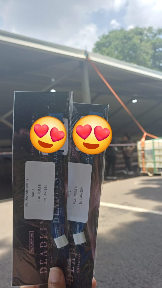 Pitzaboii's tweet photo. WTS BLACKPINK DEADLINE JAKARTA

2.8/tix nett cod sekarang depan booth tiket sampe sore yuk gesss yang minat langsung aja udah jadi wb

#WTS #zonauang #WTB #BLACKPINKinJAKARTA https://t.co/gREIpzgVEG