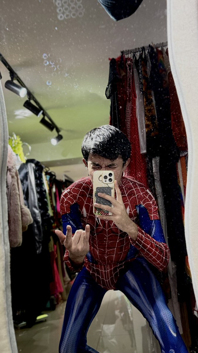 PRUEBAMELOVE's tweet photo. @TwinksEdoMex Con mi disfraz puesto se confirma la teoría de que flaco y desnalgado, vergon asegurado 😔👍 https://t.co/pjdlBZqB6a