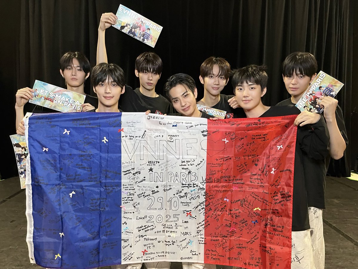 FANEVNNE_FR's tweet image. ⸢ 🎤 ⸥ CONCERT › 30.10.2025

⤿ EVNNE pour leur concert « SET N GO » à Paris ❤️‍🩹

Merci d'avoir rendu ça possible ENNVEs ! J'espère que tout s'est bien passé pour vous 😚

⊹ 🍓 ᐧ #EVNNE #이븐 ⊹